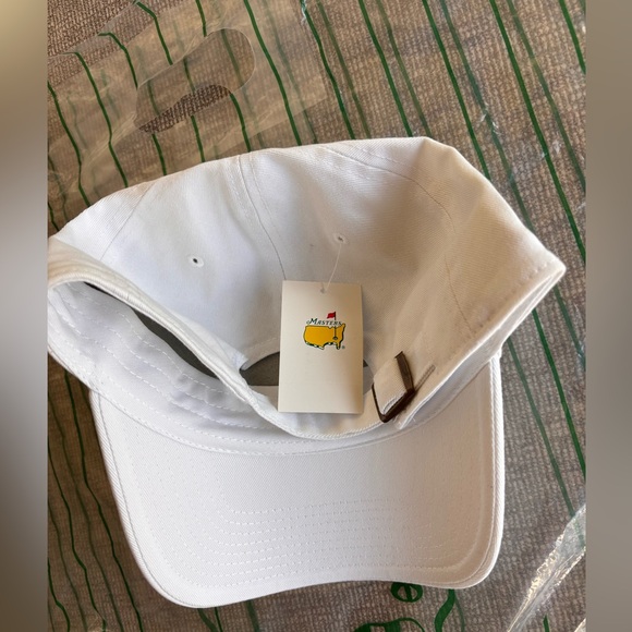 Masters Tournament Par Three Contest Package 2019 White & Green hats & pinflag - Picture 4 of 5